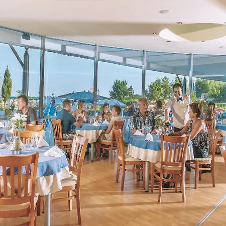 Neptun 4* ساني بيتش